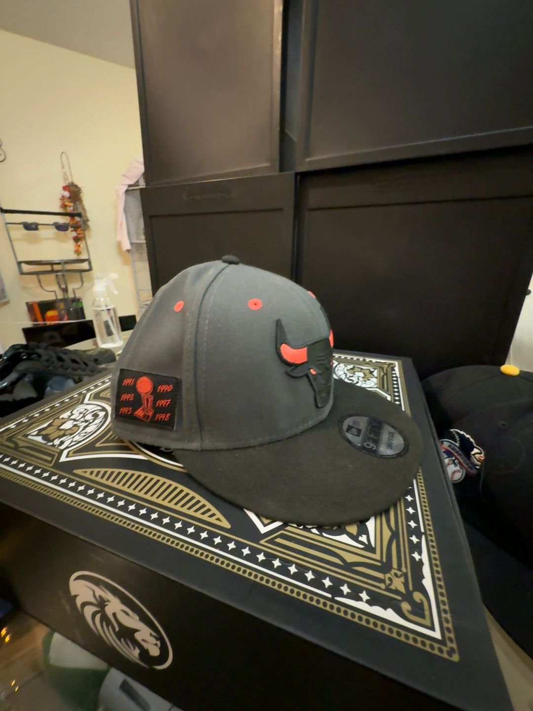 New Era Chicago Bulls 9FIFTY NBA Snapback Hat Black/Red Logo