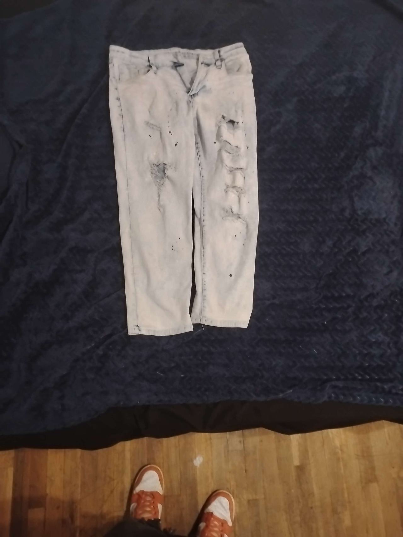 Distressed Light Wash Paint Splatter Jeans