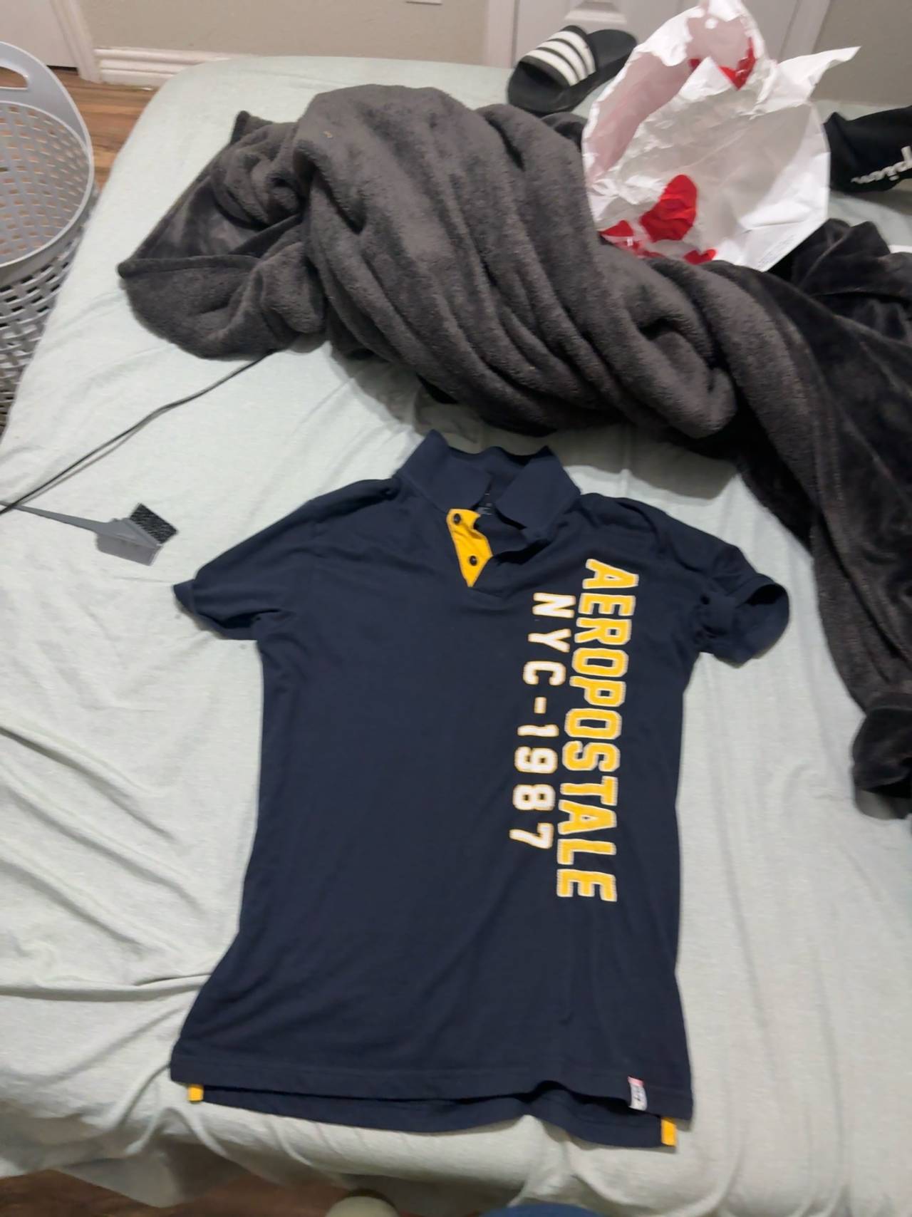 Aeropostale Men's Navy Short Sleeve Graphic T-Shirt