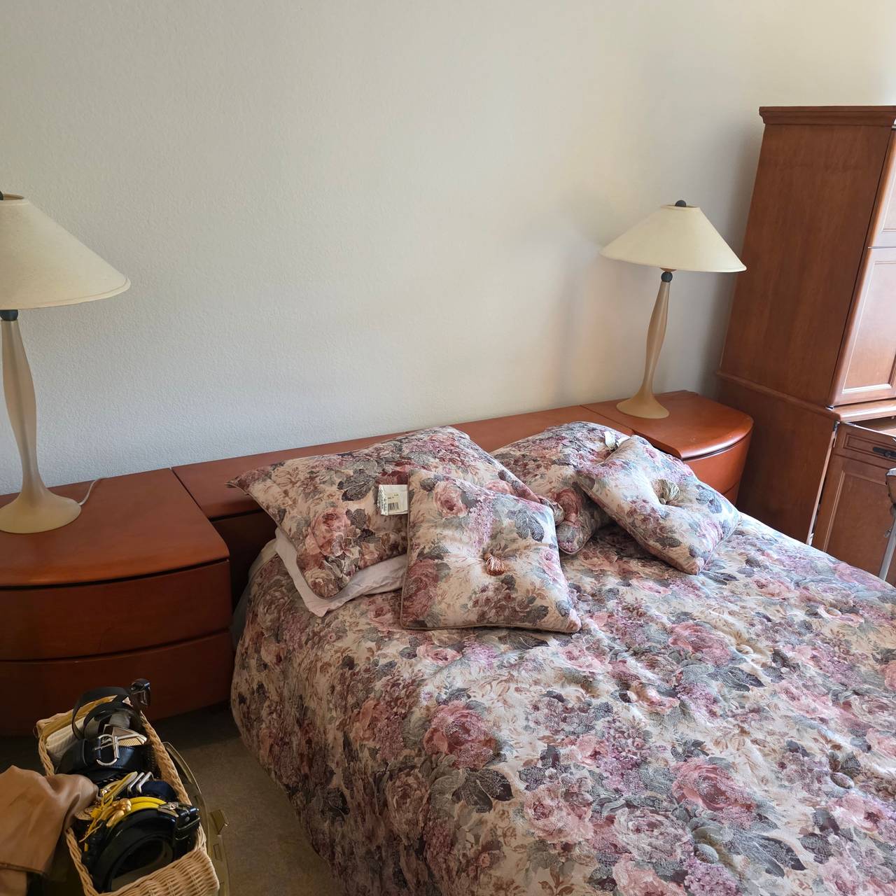 Mid-Century Style Platform Bed with Built-in Nightstands