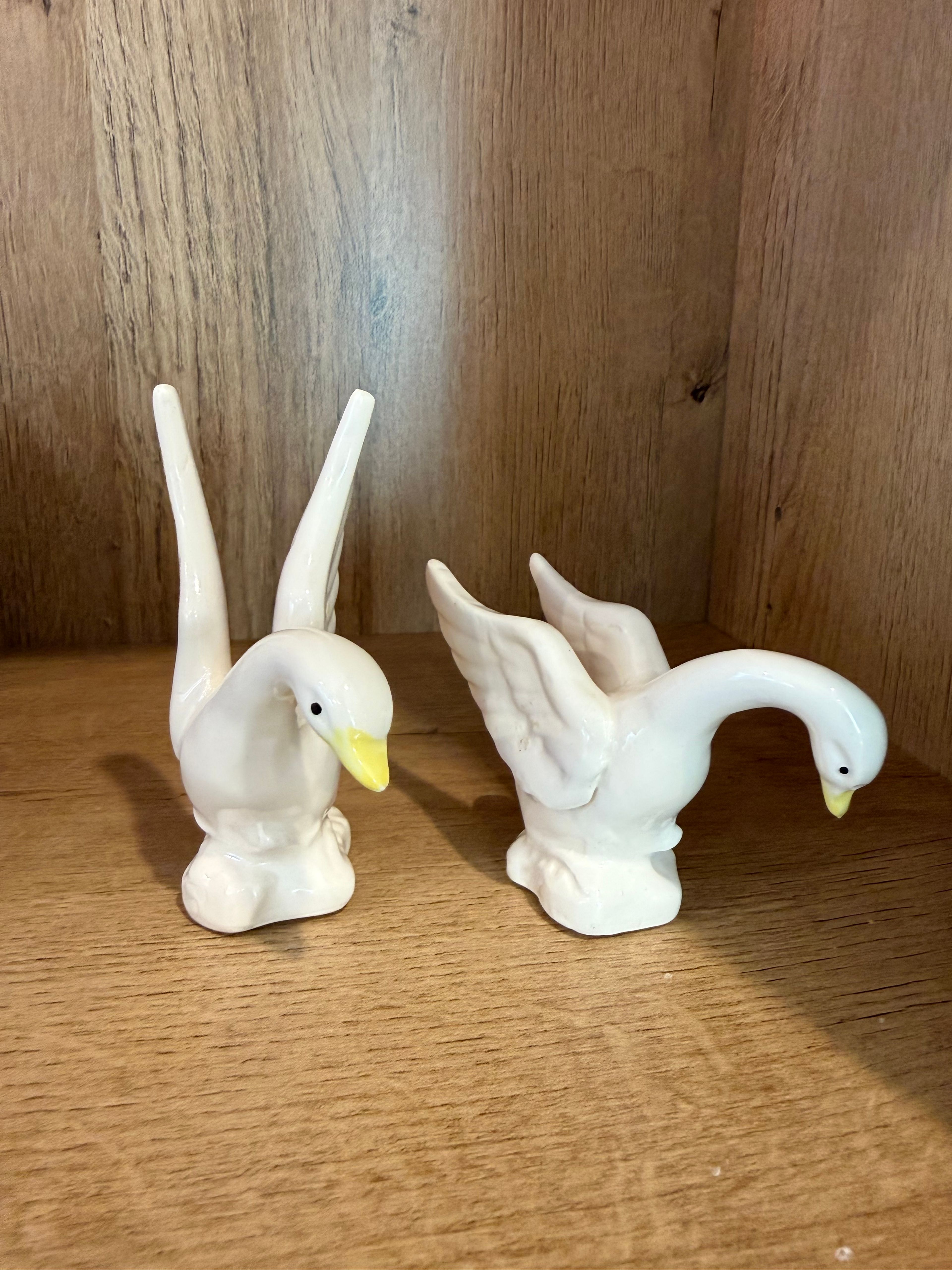 Vintage Ceramic Swan Figurines Pair - Image 4