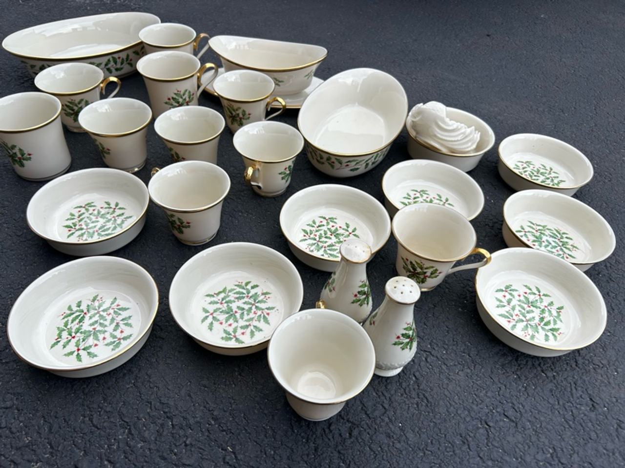 Lenox Holiday -Piece Dinnerware Set Christmas 25pcs