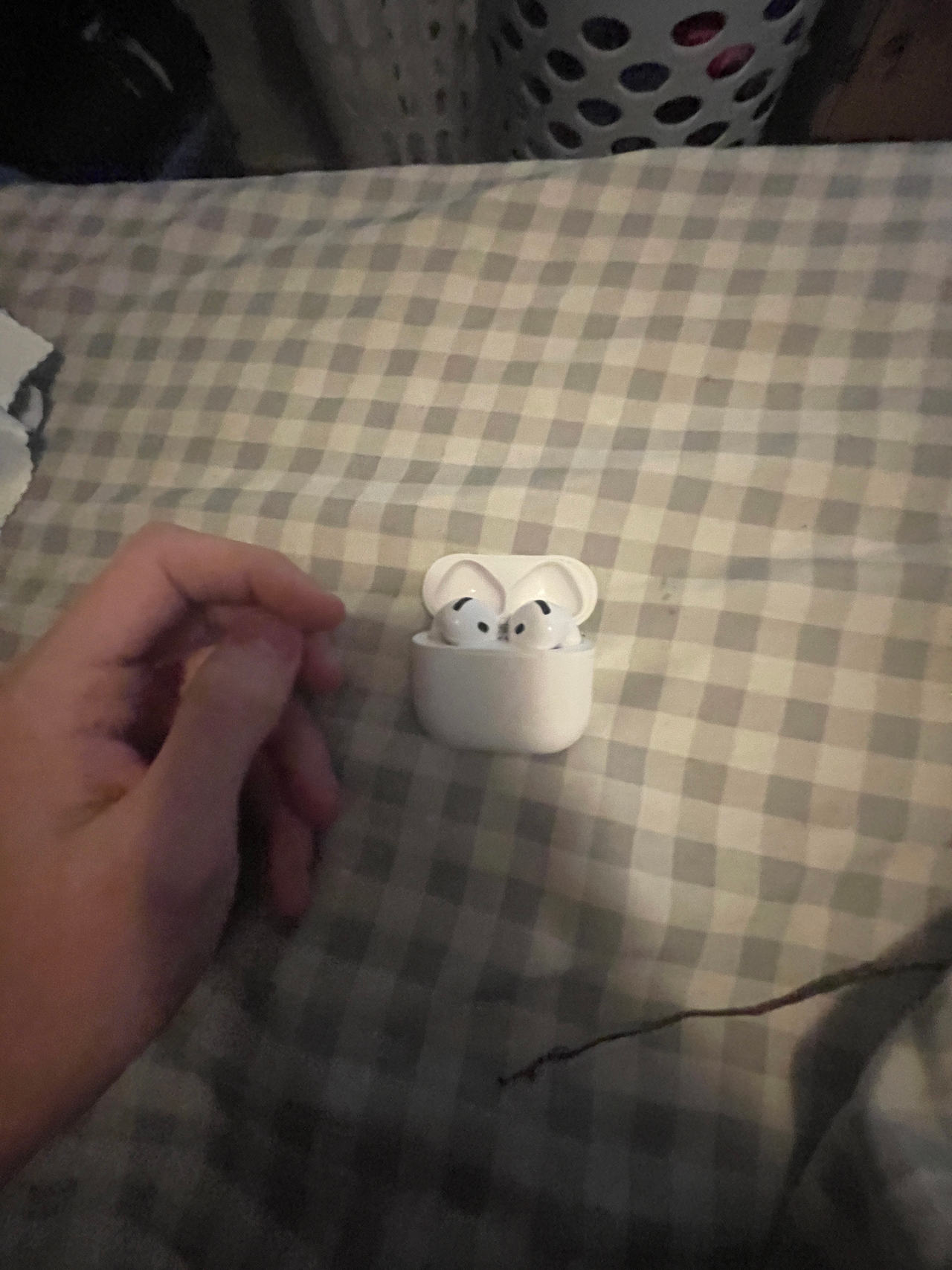 Apple AirPods (4th generation)