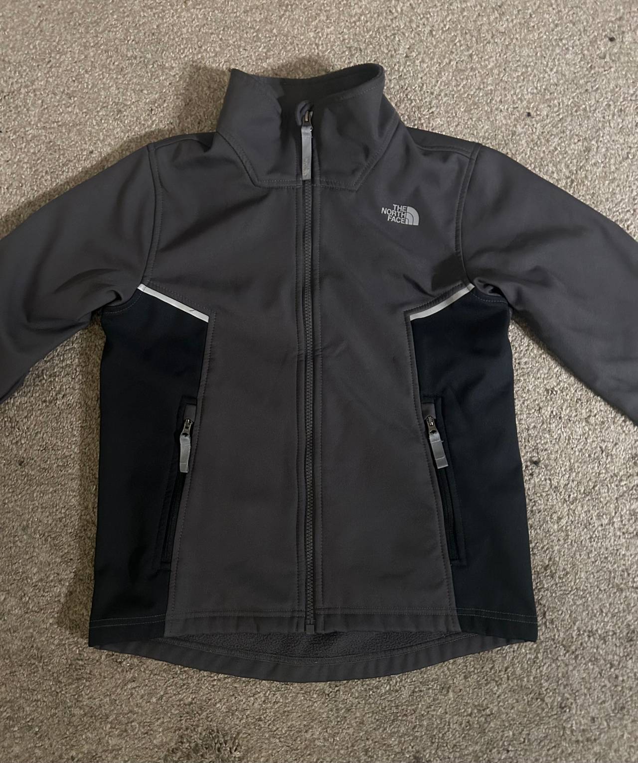 The North Face Boys 10 Softshell Jacket Size: Medium