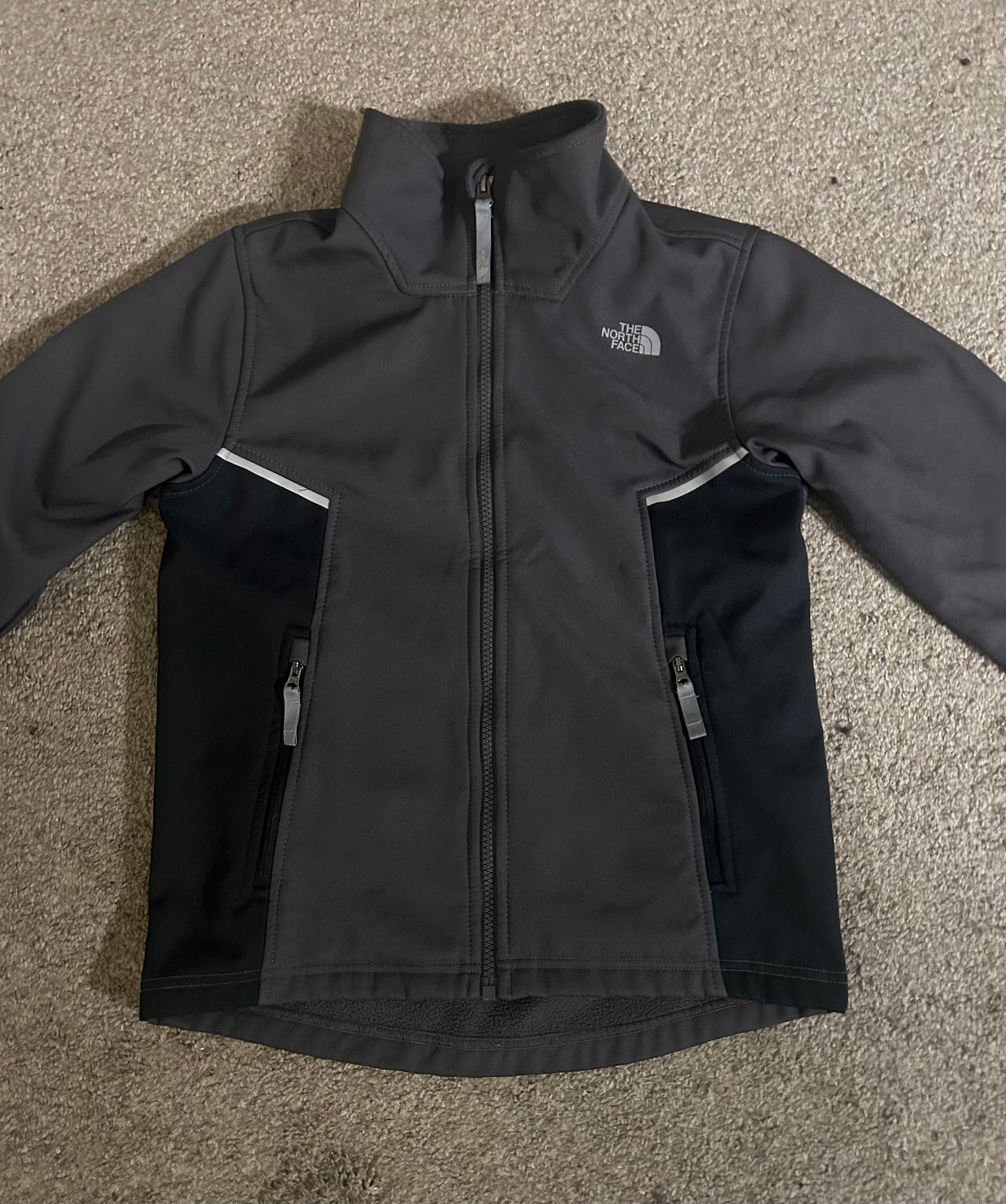 The North Face Boys 10 Softshell Jacket Size: Medium