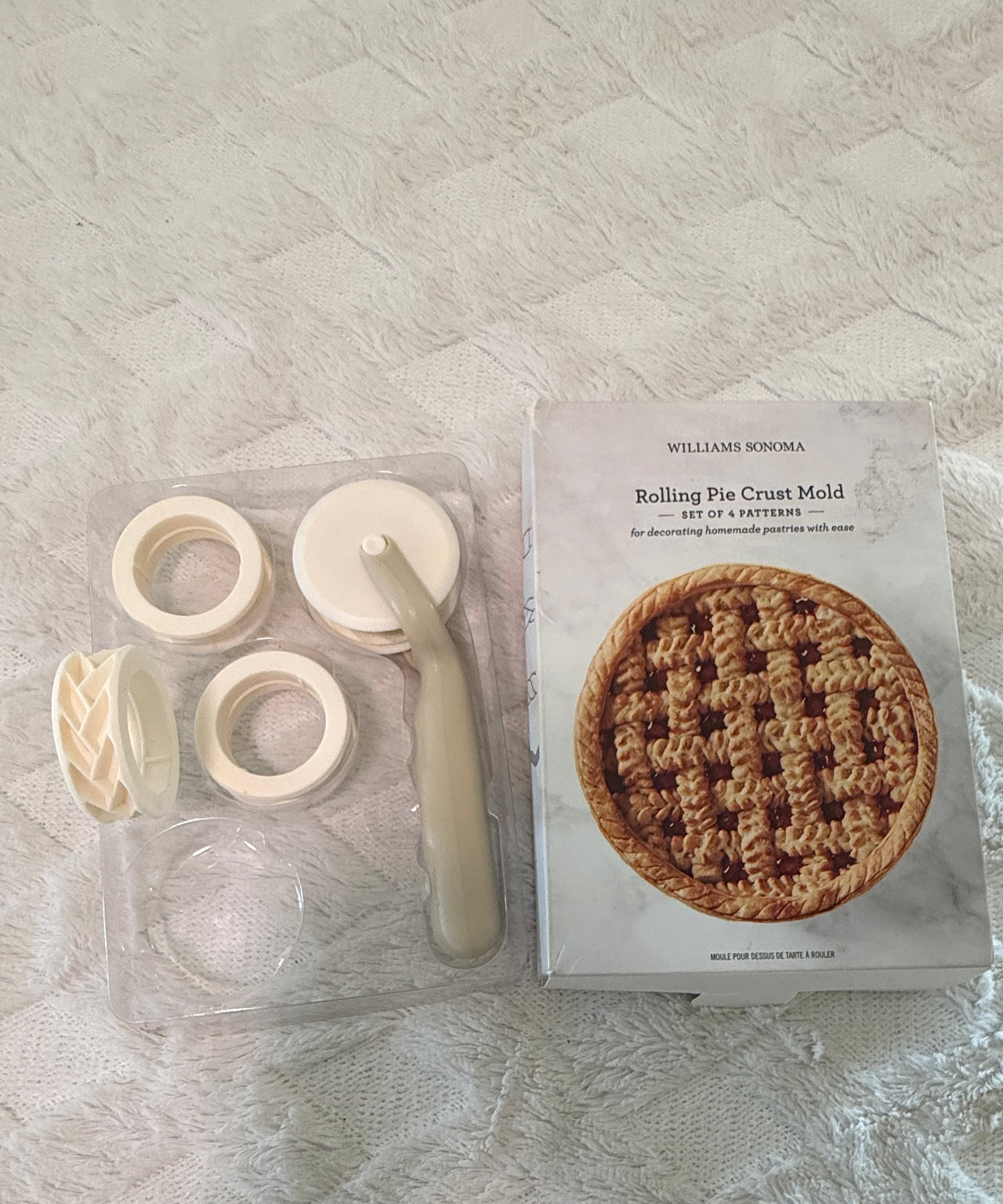 Williams Sonoma Rolling Pie Crust Mold Set