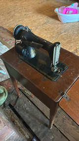 Singer Model 66 Sewing Machine with Table - Image 3