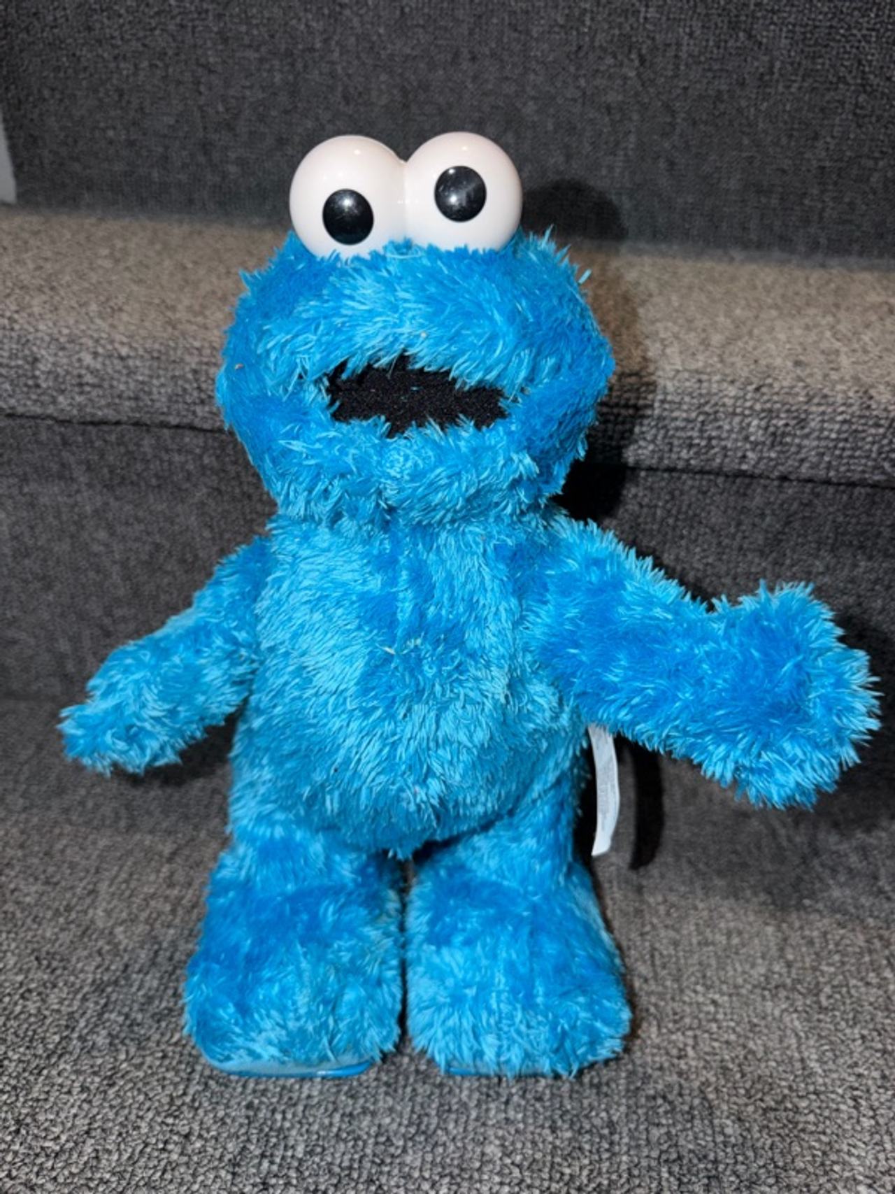 TMX Cookie Monster Plush Blue Tickle Me Electronic Doll