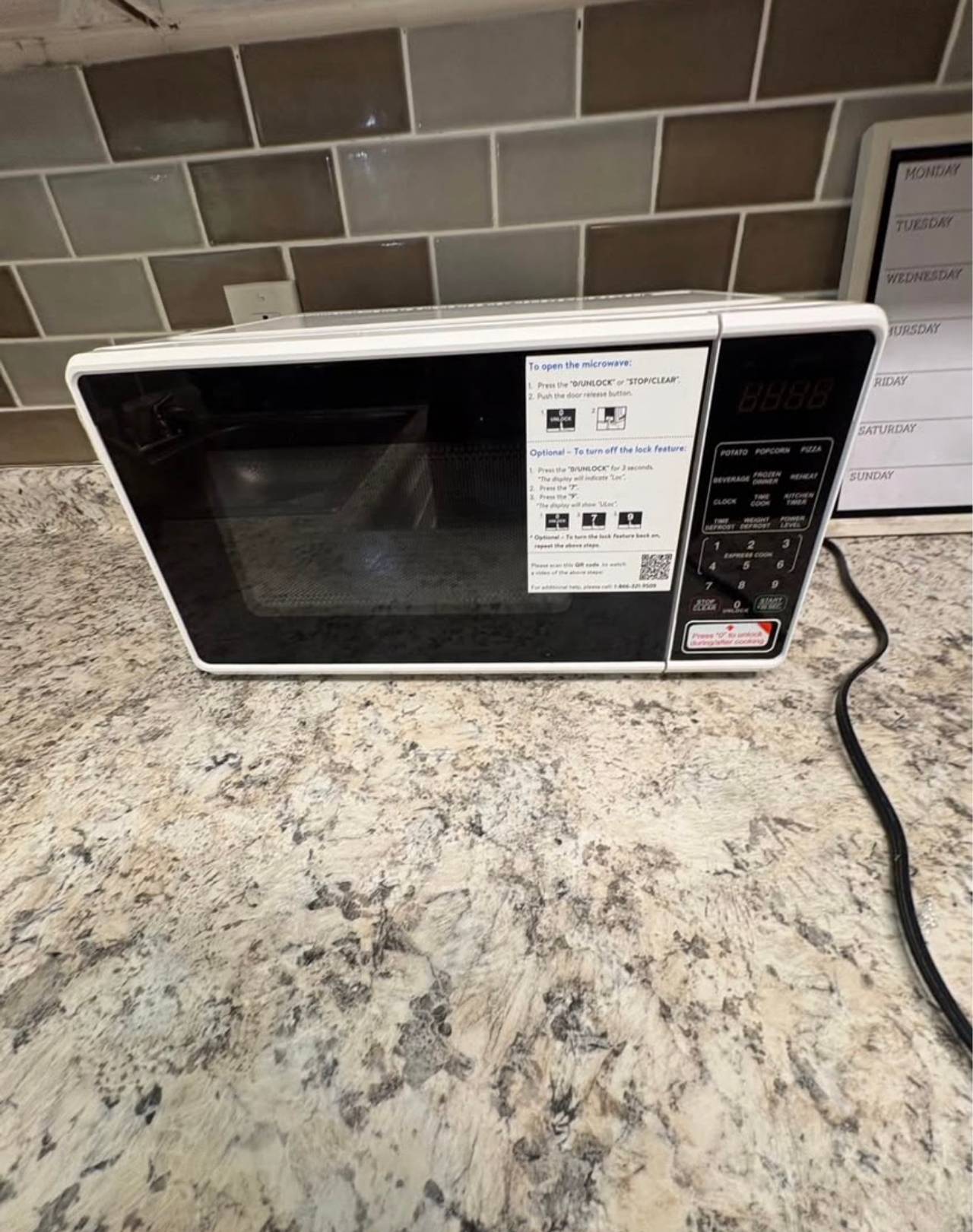 Commercial Chef CHM770W 0.7 Cubic Foot Microwave