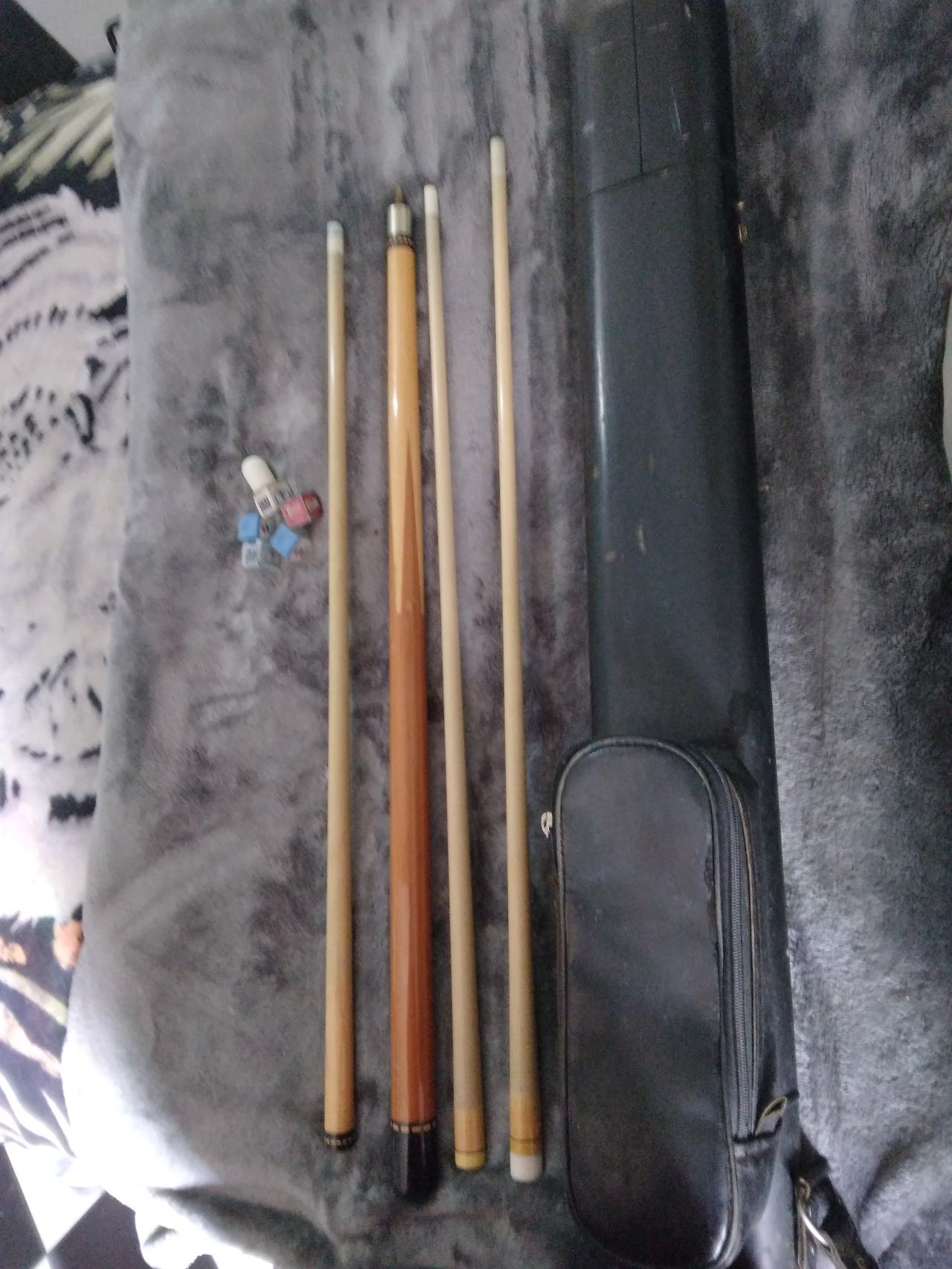 Billiard Pool Cue Stick Set with Case