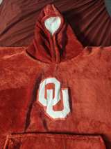 Oklahoma Sooners Sherpa Wearable Blanket Hoodie - Image 3