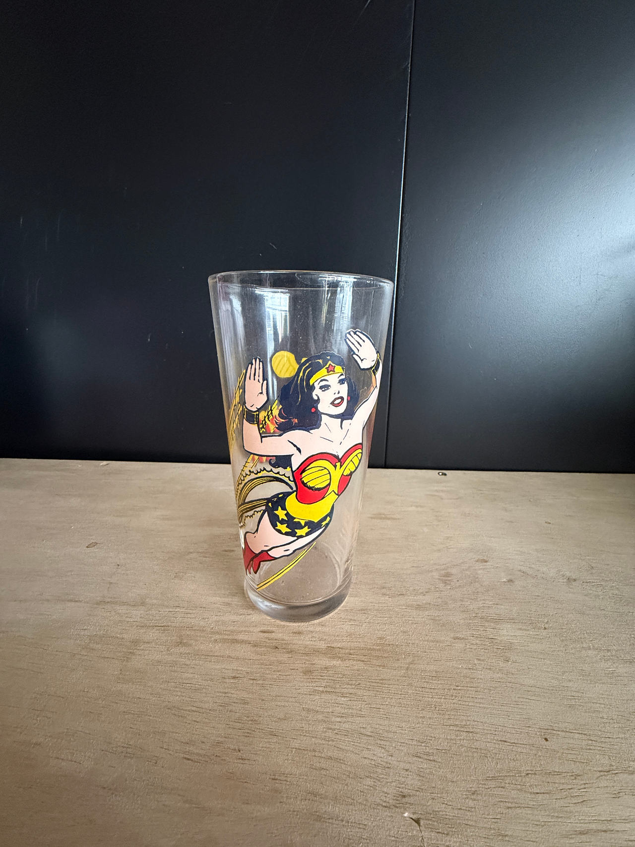 Wonder Woman 1976 Pepsi Super Series Collector Glass
