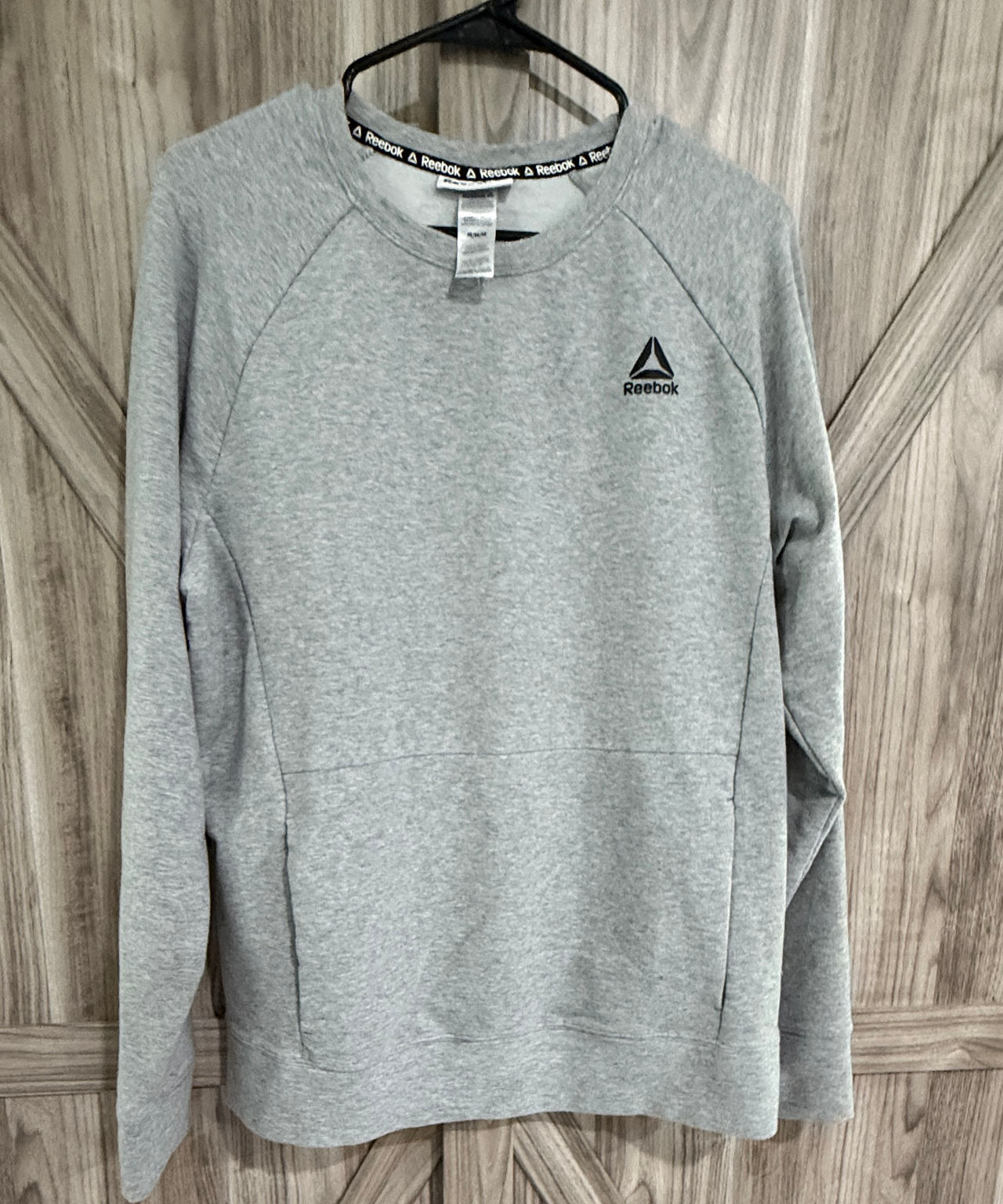 Reebok Men's Heather Grey pocketed Crewneck Sweatshirt Medium