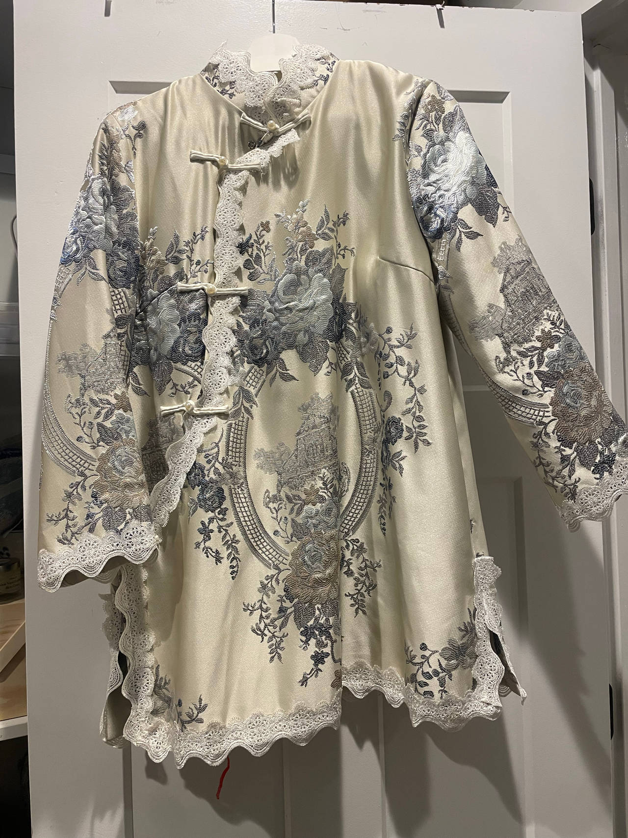 Floral Jacquard Qipao Tunic Top with Lace Trim