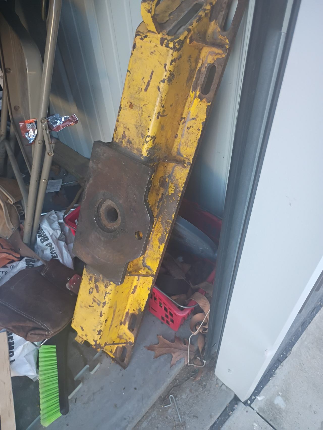 Caterpillar Heavy Equipment Mounting Bracket