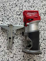 Milwaukee M18 FUEL Compact Router - Image 1