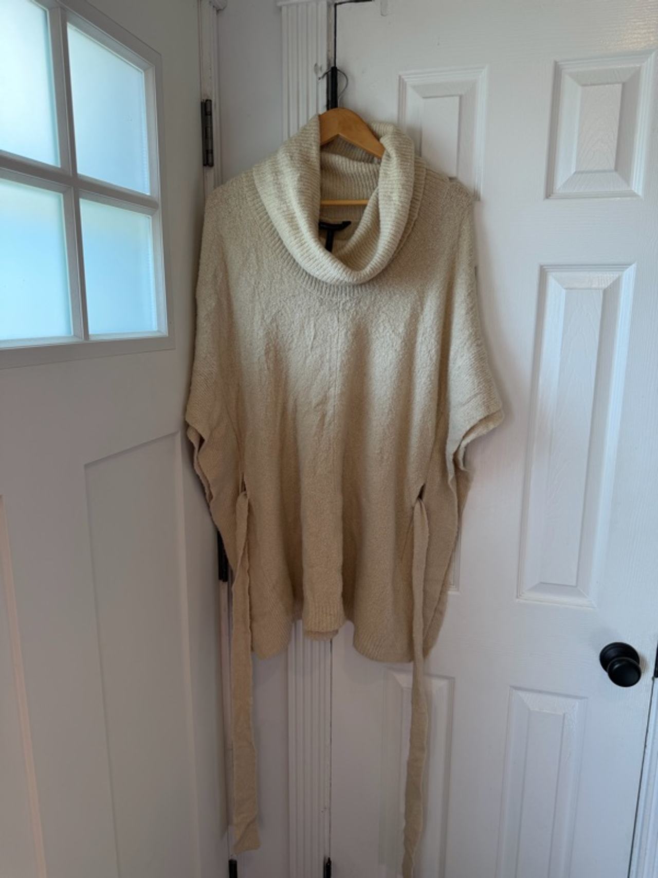 BCBG MAXAZRIA Ivory Poncho Sweater OS ONE SIZE
