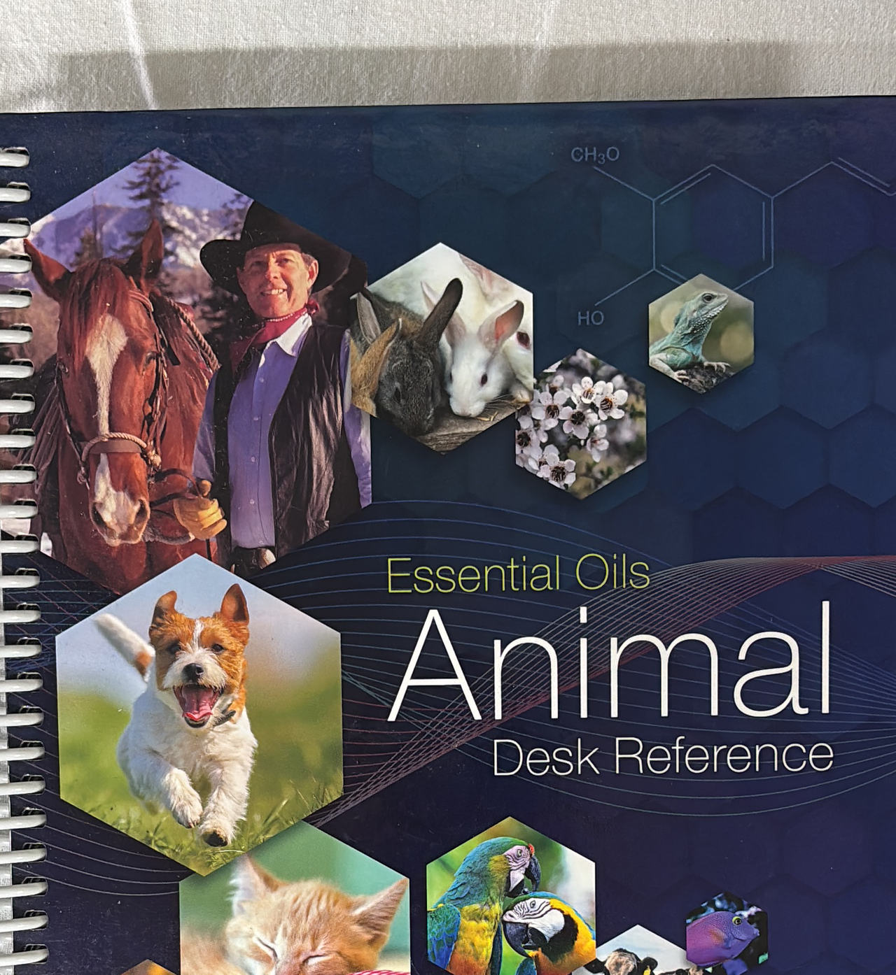 Essential Oils Animal Desk Reference