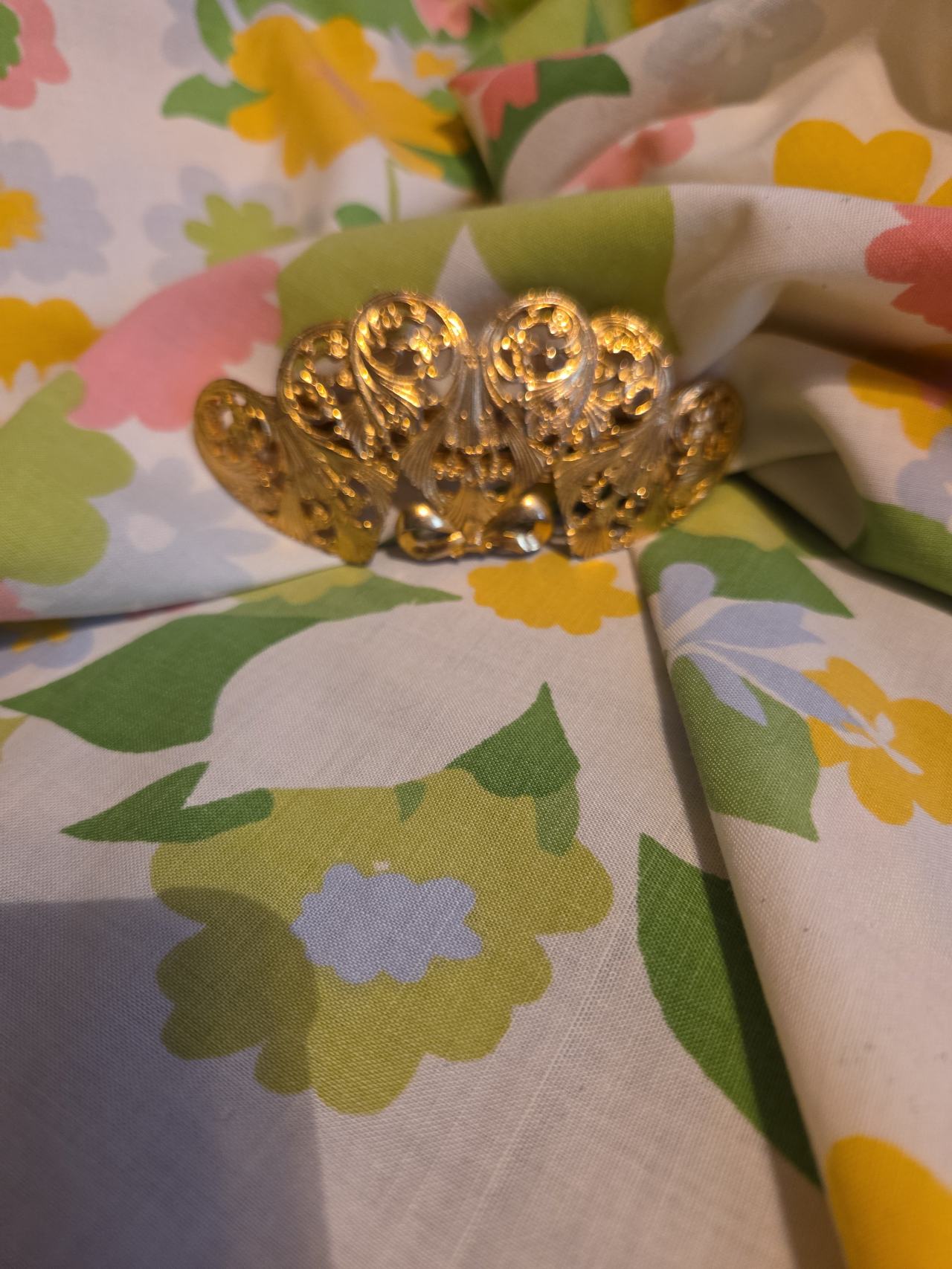 Vintage Gold Tone Filigree Brooch