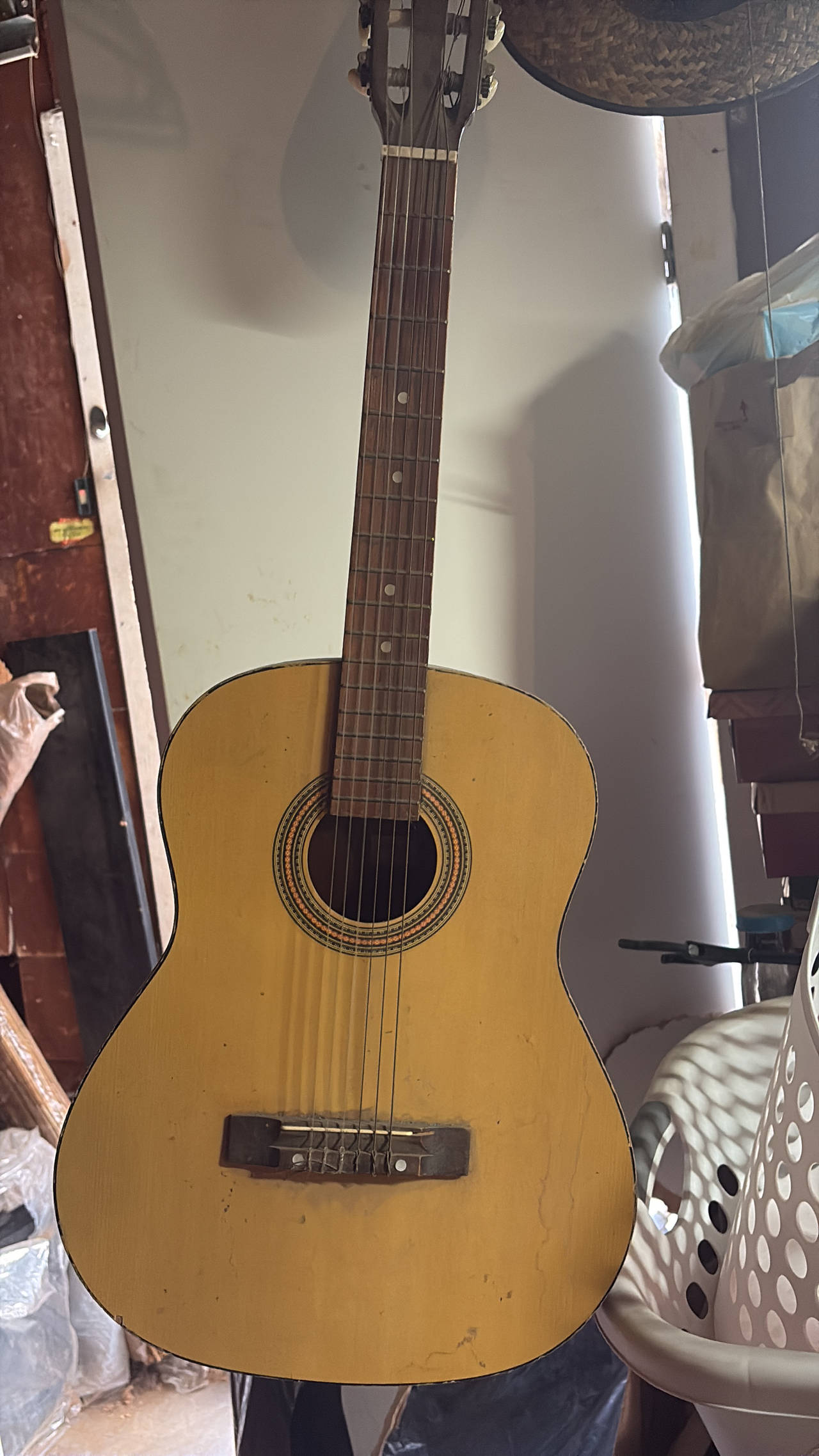 Classical Acoustic Guitar 
Left-handed
