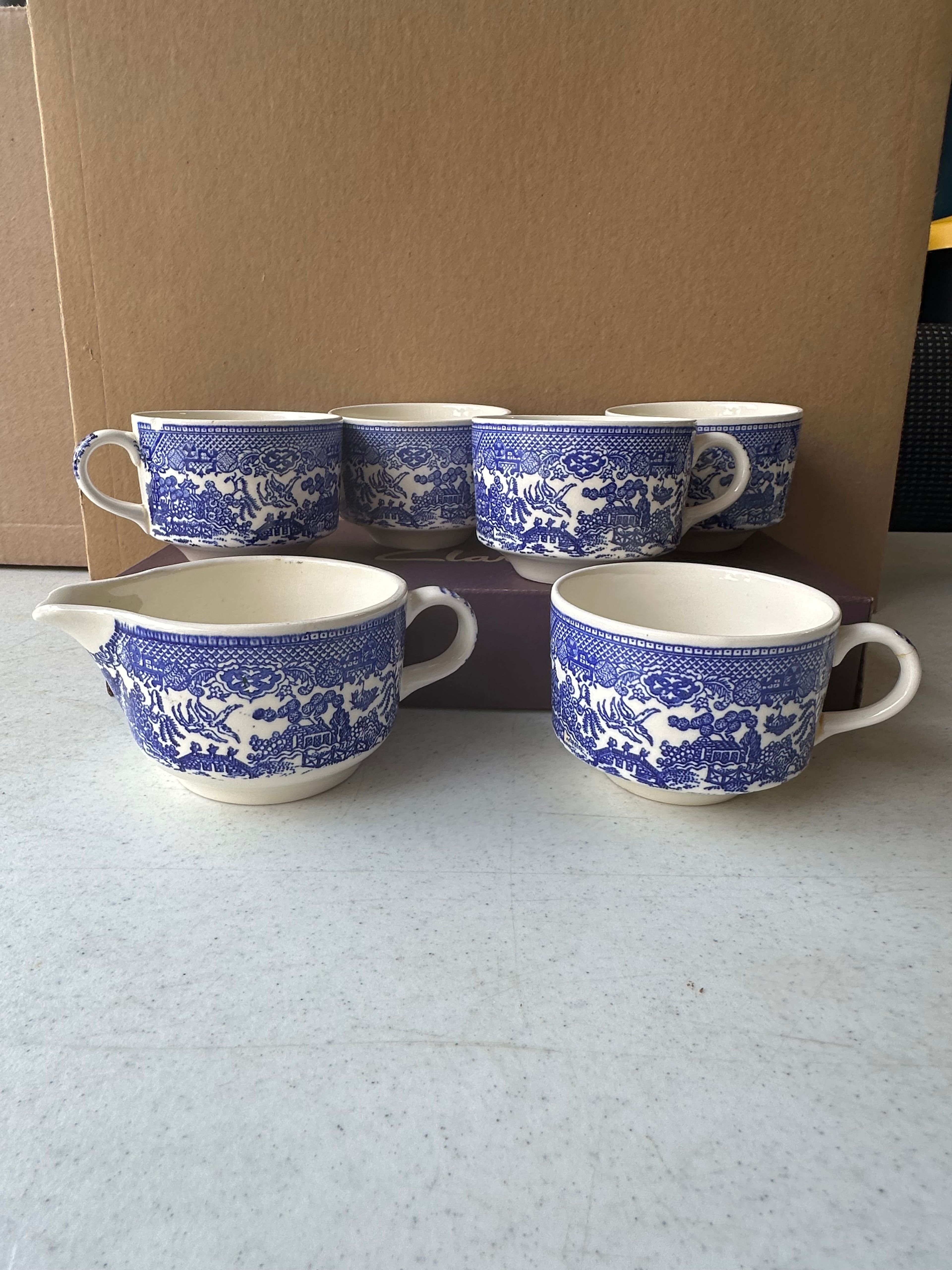 Churchill England Blu Willow China-1 Lg Plate, 2 Sm Plates, 2 Bowls and 6 Mugs - Image 5