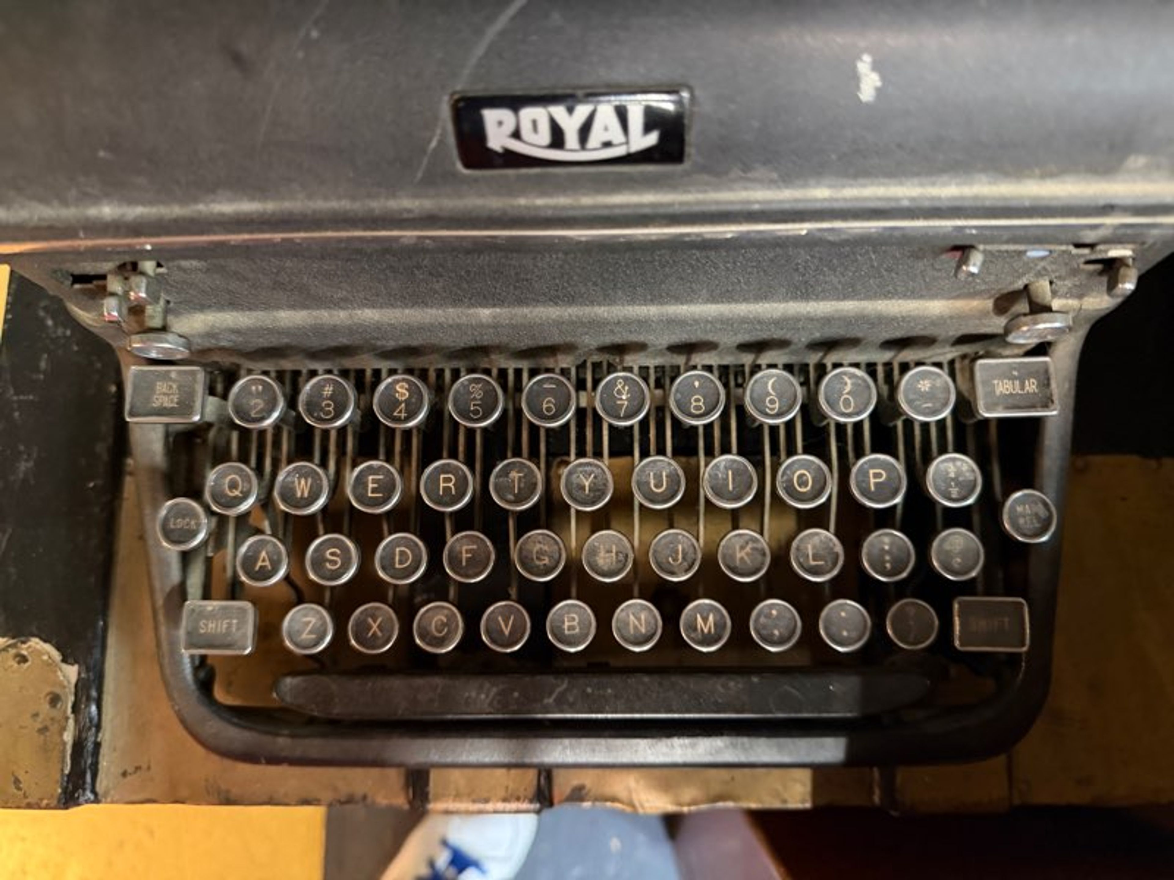 Royal Typewriter - Does not work - Antique - Pick up at Junkee - Danielle’s Boot