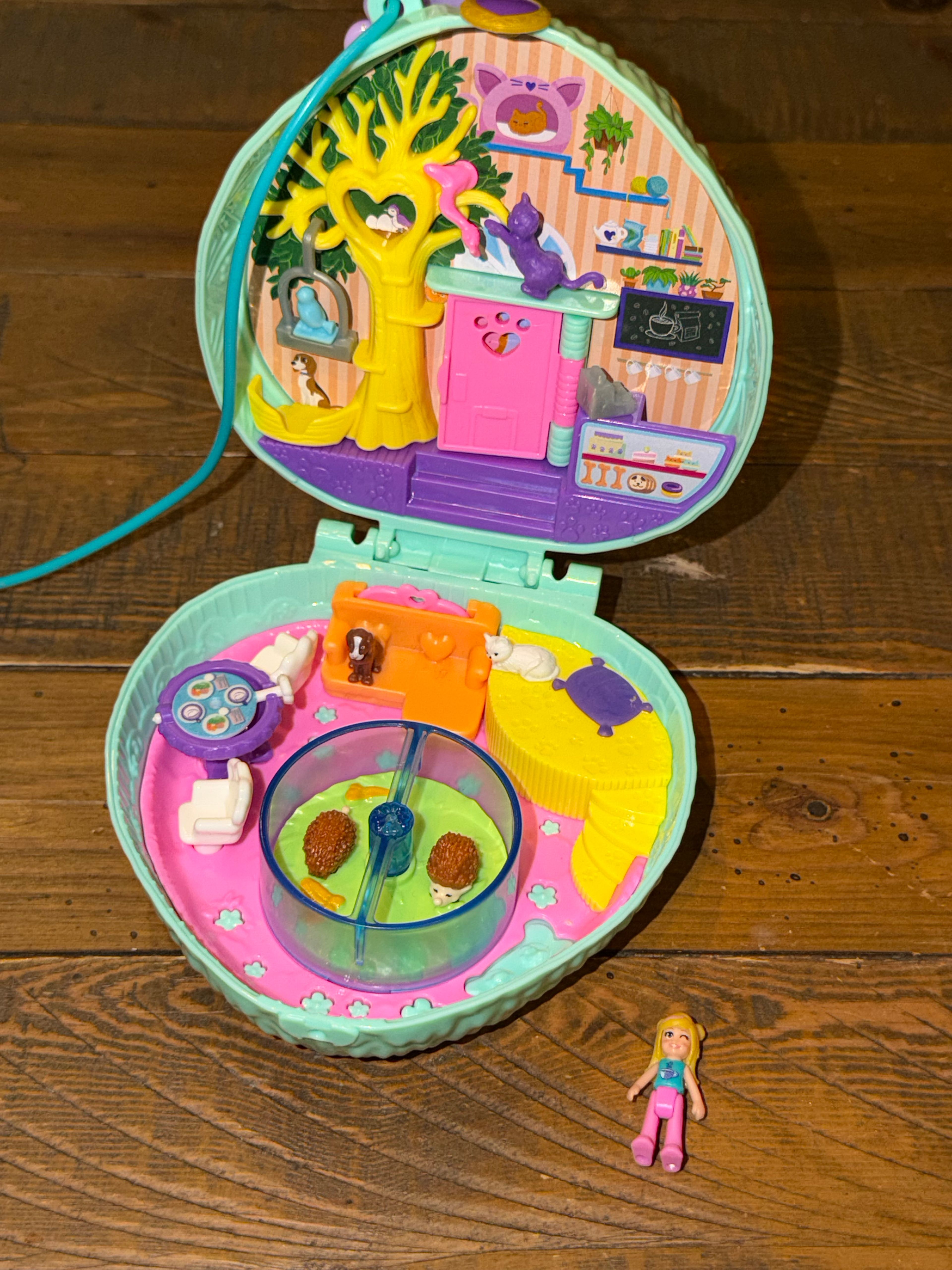 Polly Pocket Hedgehog Cafe Compact - Image 8