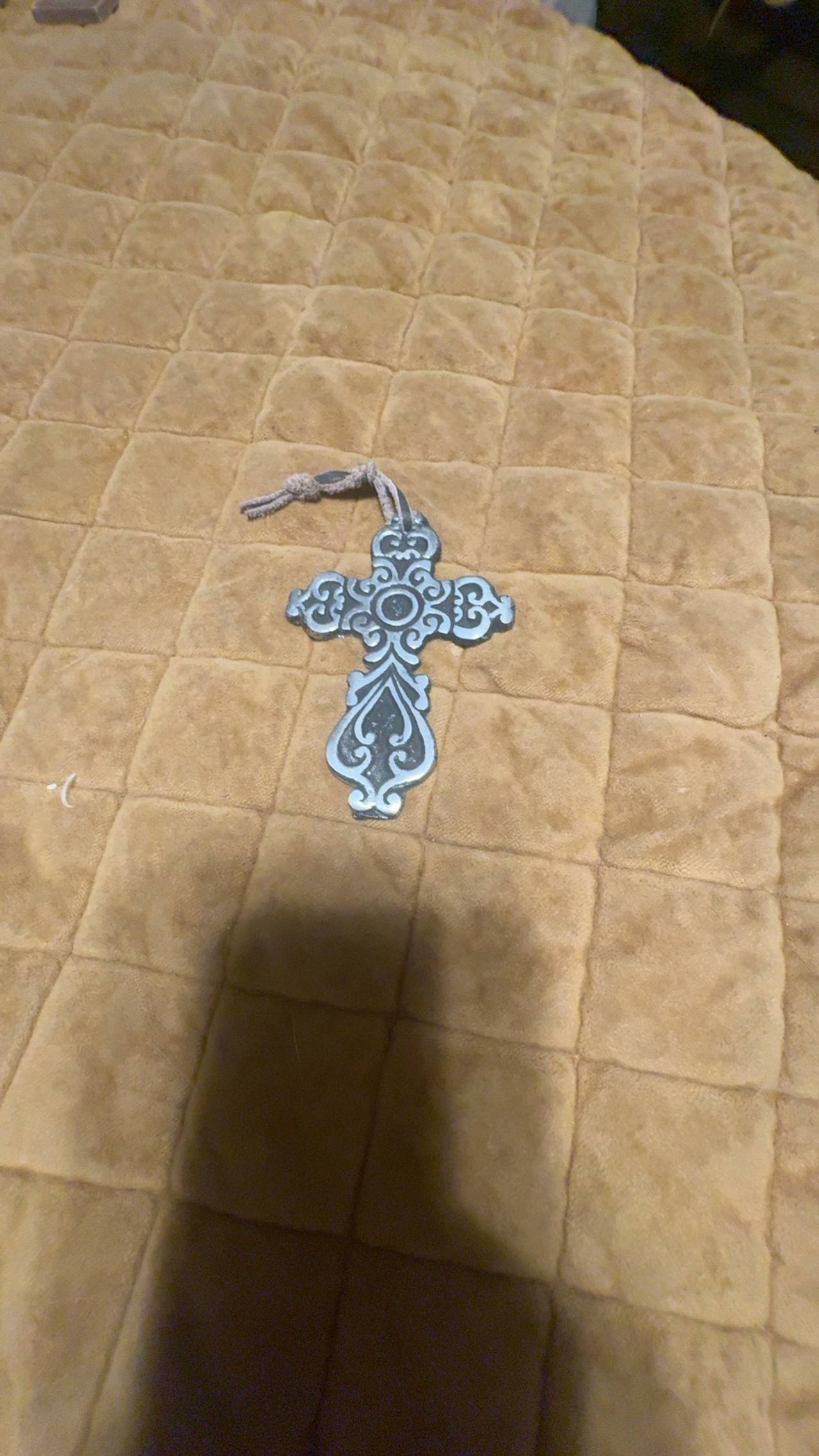 Ornate Silver Metal Wall Cross