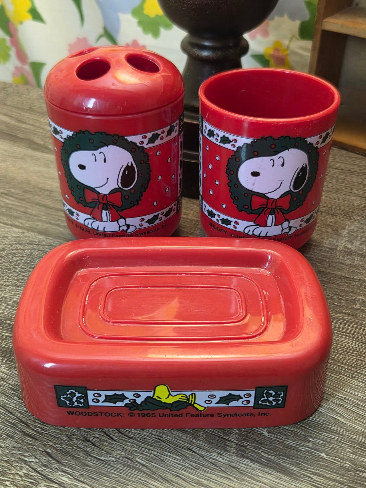 Vintage Peanuts Snoopy Christmas Bathroom Set