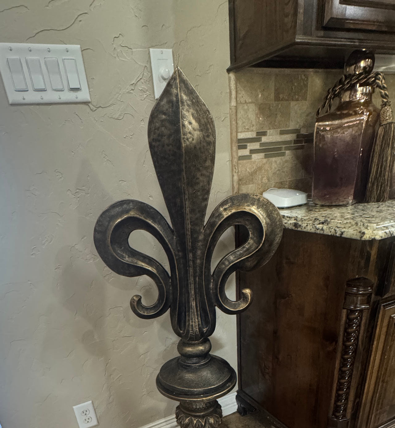 Large Fleur-de-lis Floor Decor Statue