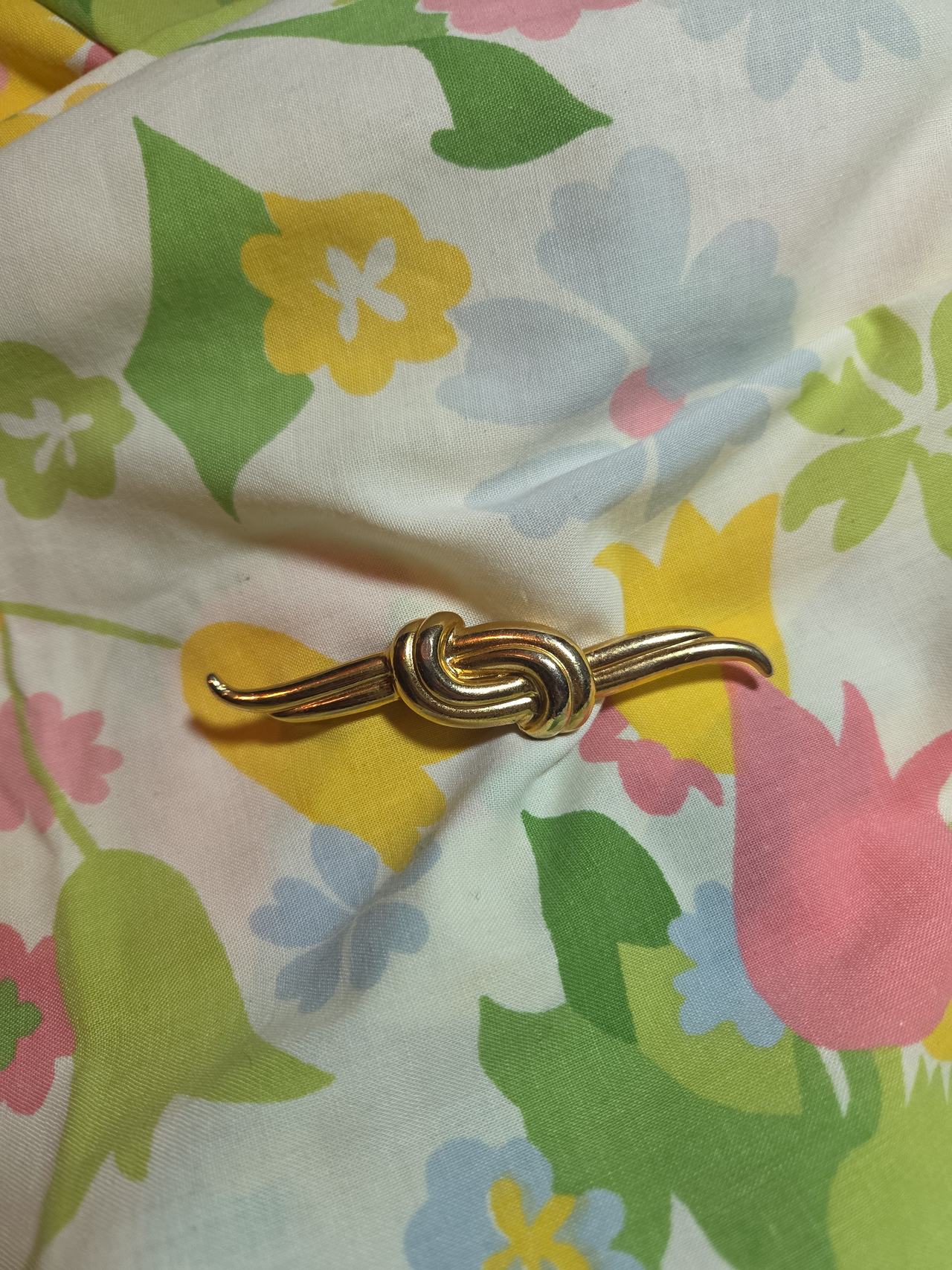 Vintage Gold Tone Knot Brooch