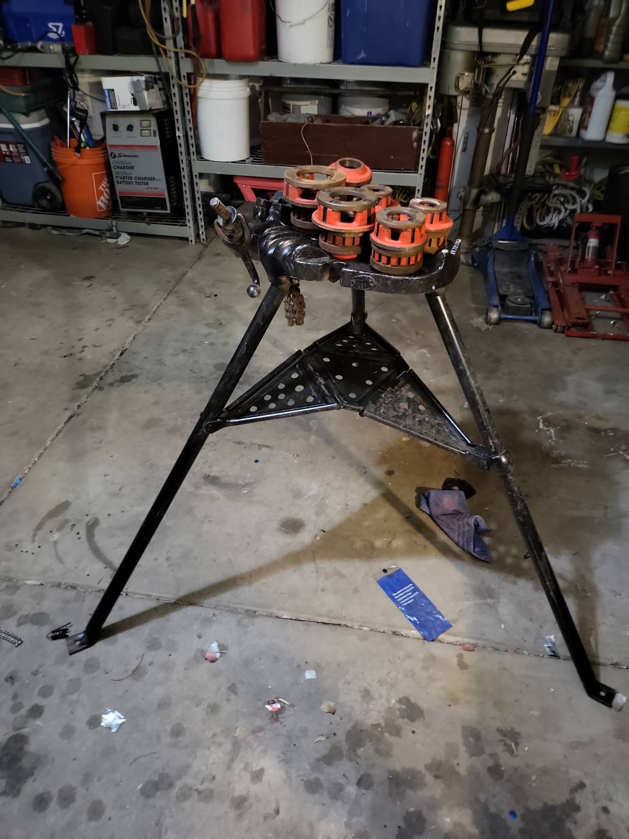 RIDGID Pipe Threading Set with Tristand Chain Vise