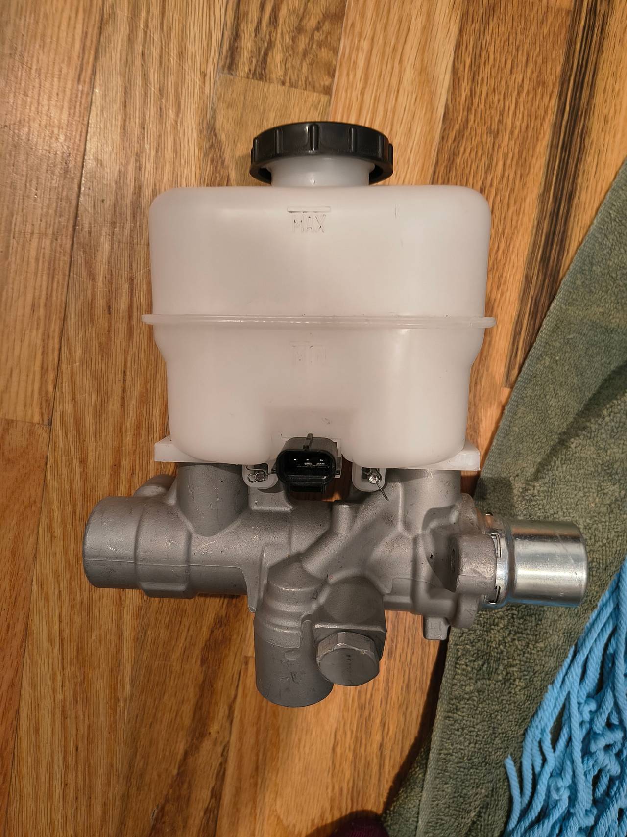 Brake Master Cylinder with Reservoir