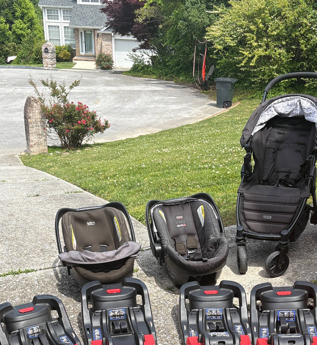 Britax B-Agile Stroller and B-Safe Car Seat Set. 4 bases, 2 car seats & stroller