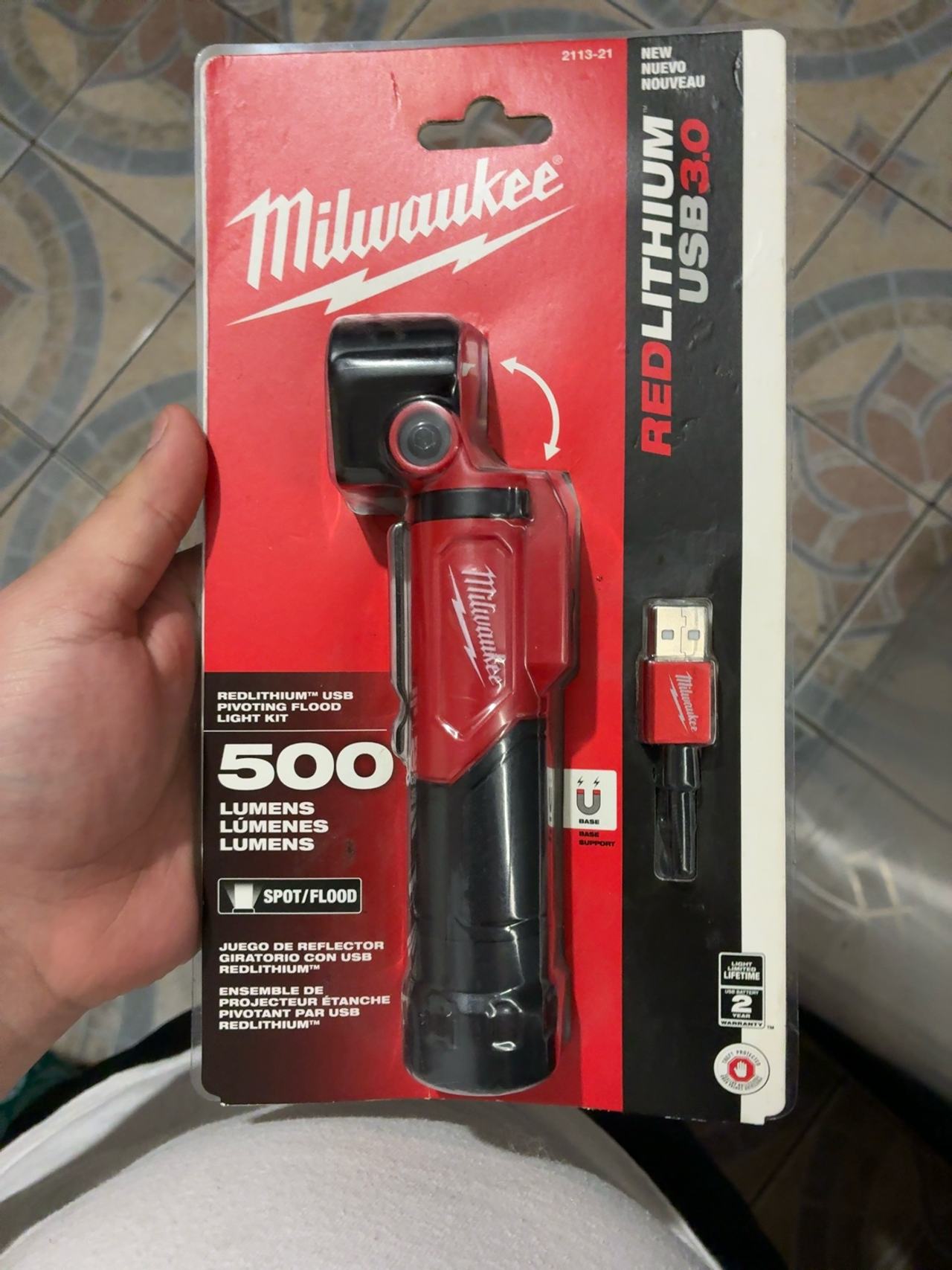Milwaukee 500 Lumens LED Pivoting REDLITHIUM USB Flashlight