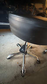 Professional Adjustable Rolling Stool Black - Image 3