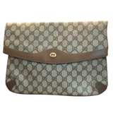 Gucci GG Supreme Canvas Shoulder Bag - Image 2