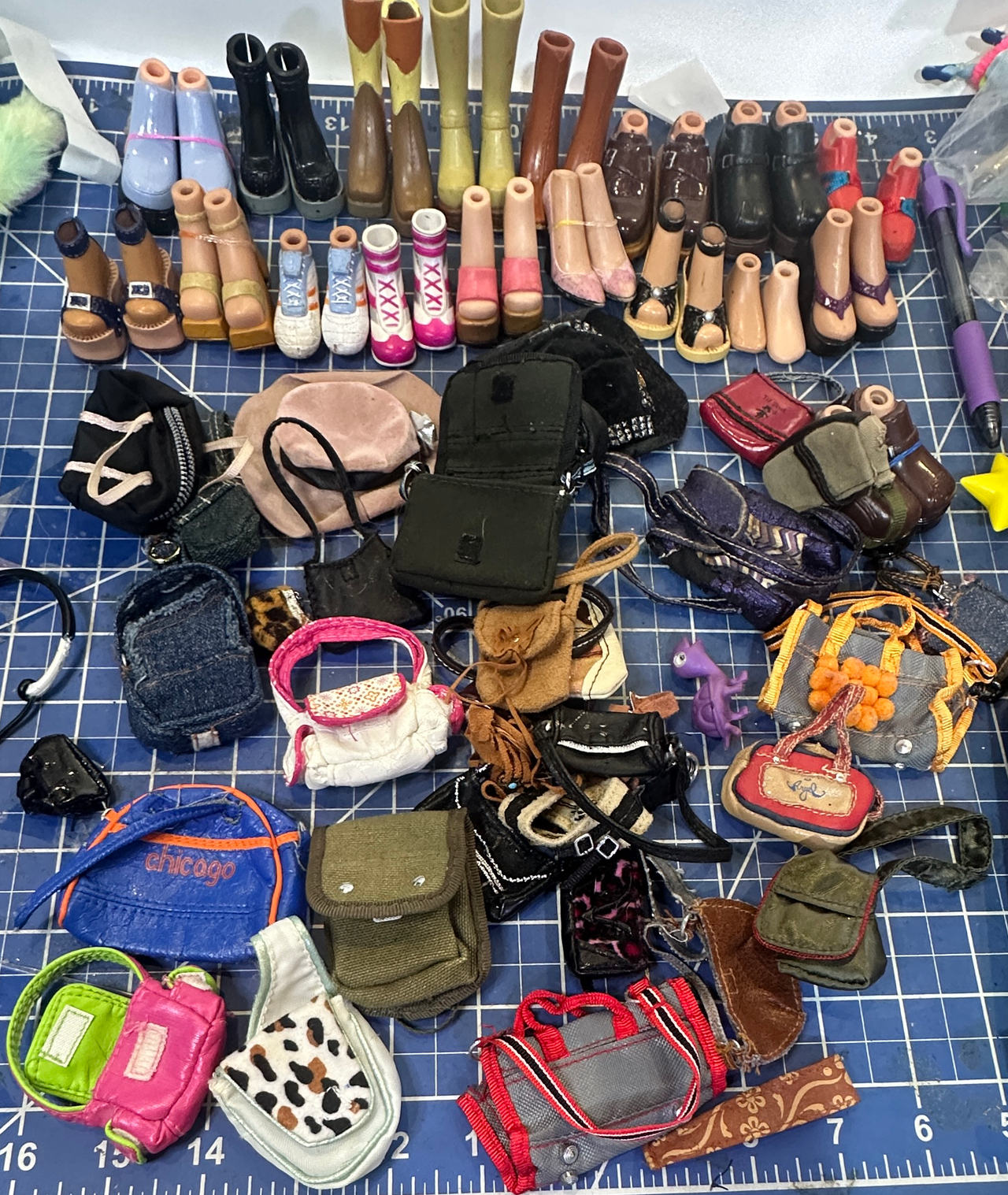 Bratz Doll Shoes and Bags Accessory Lot. 145