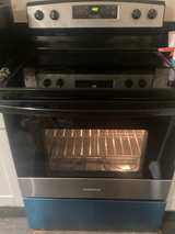 Frigidaire Electric Range - Image 4