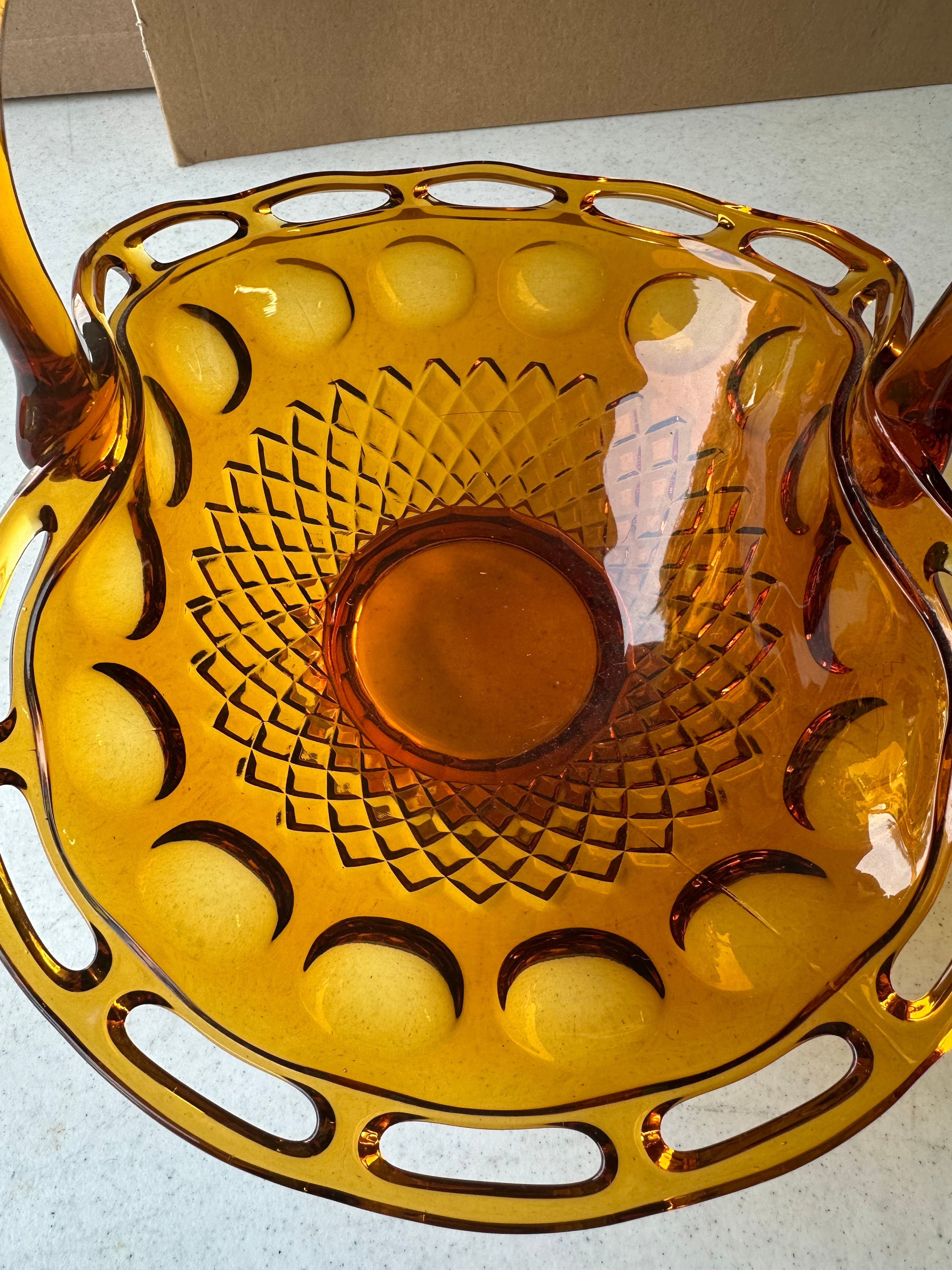 L.E. Smith Moon and Star Amber Glass Basket - Image 3