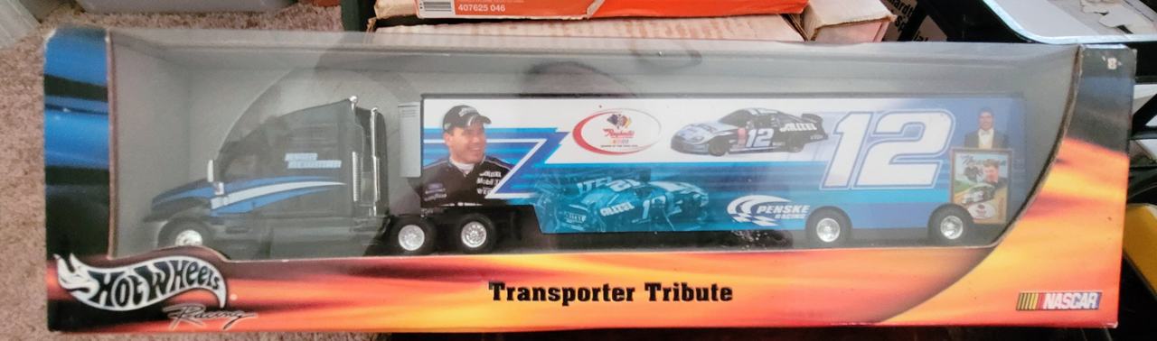 Hot Wheels Racing Ryan Newman #12 Penske Racing Transporter Tribute Hauler