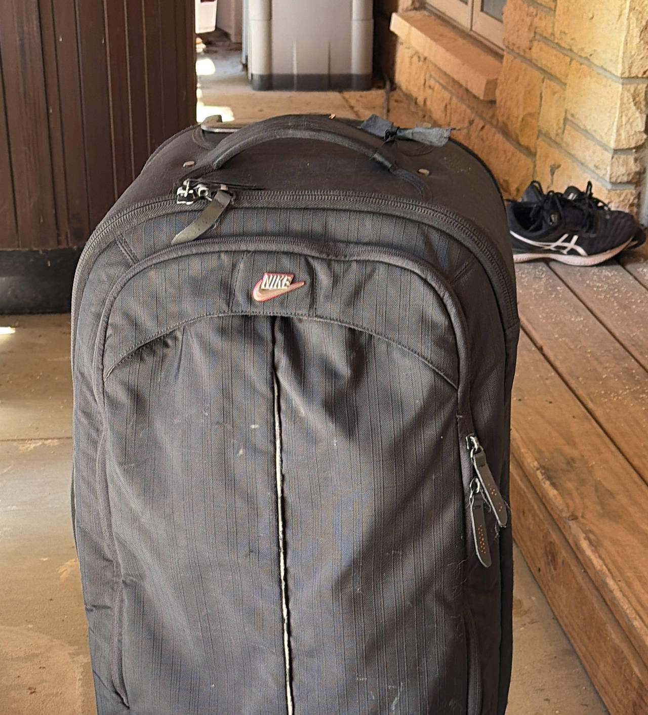 Nike Departure Rolling Suitcase