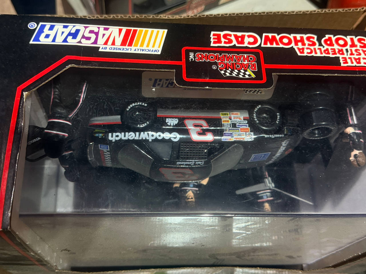 Racing Champions Dale Earnhardt #3 GM Goodwrench Pit Stop Show Case 1:64 Scale