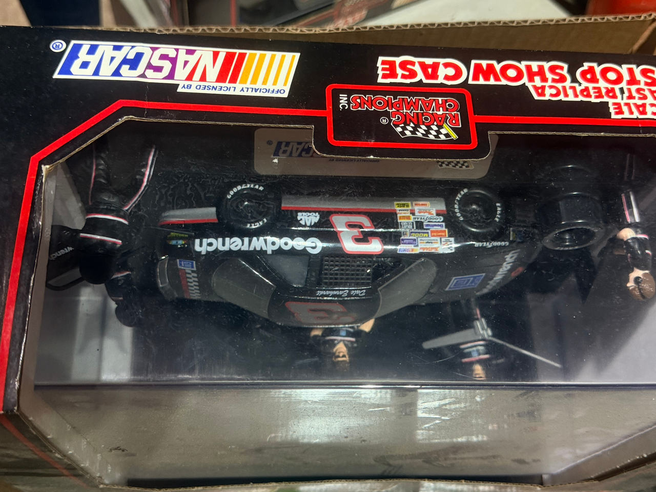 Racing Champions Dale Earnhardt #3 GM Goodwrench Pit Stop Show Case 1:64 Scale