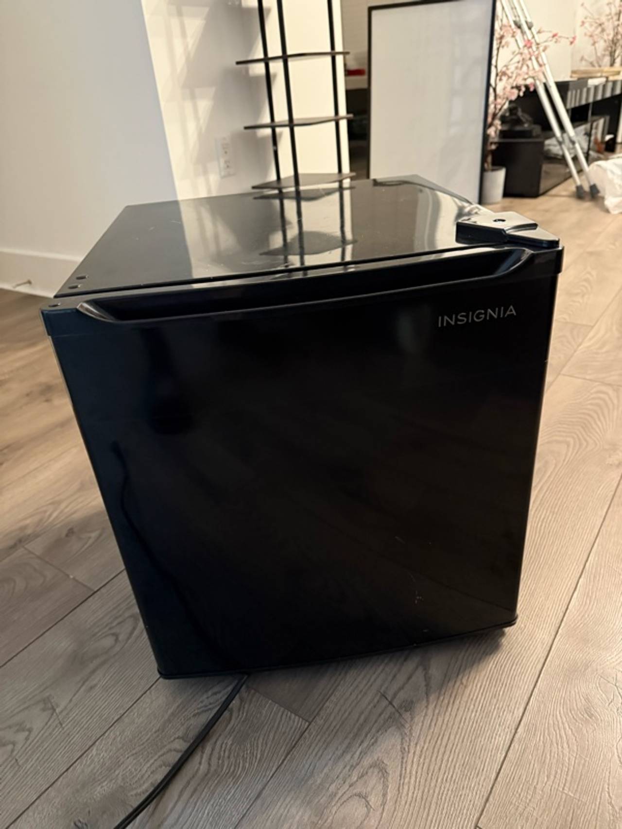 Insignia 1.7 Cu. Ft Mini Fridge Black
