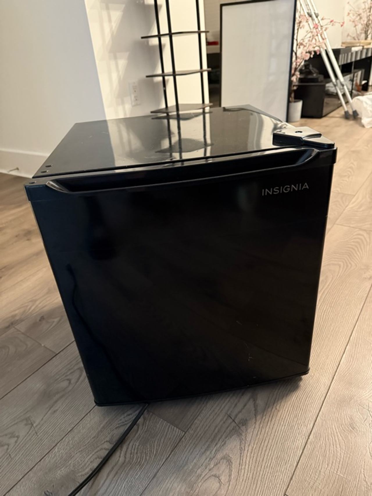 Insignia 1.7 Cu. Ft Mini Fridge Black