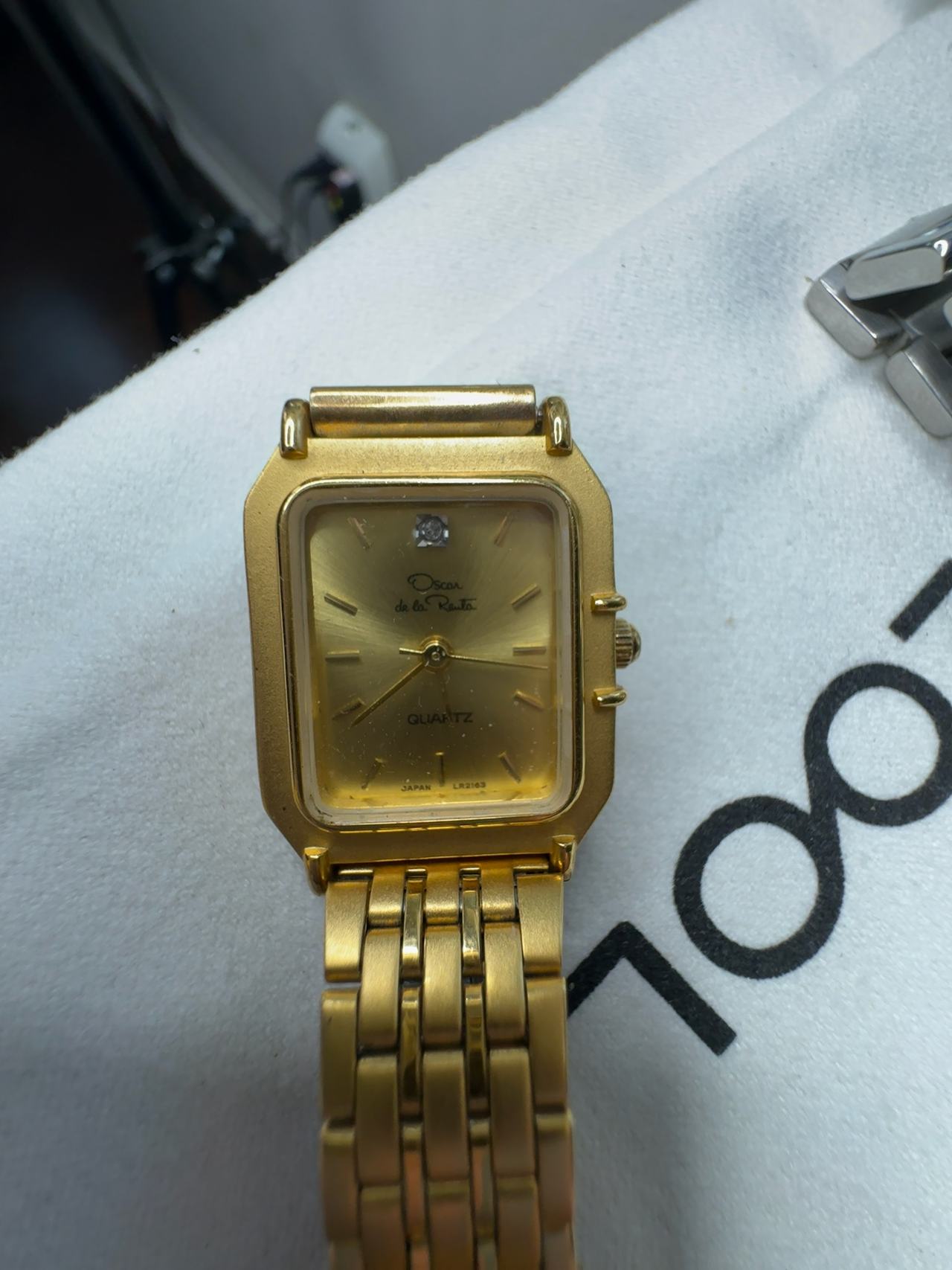 Oscar De La Renta Ladies Gold Tone Watch