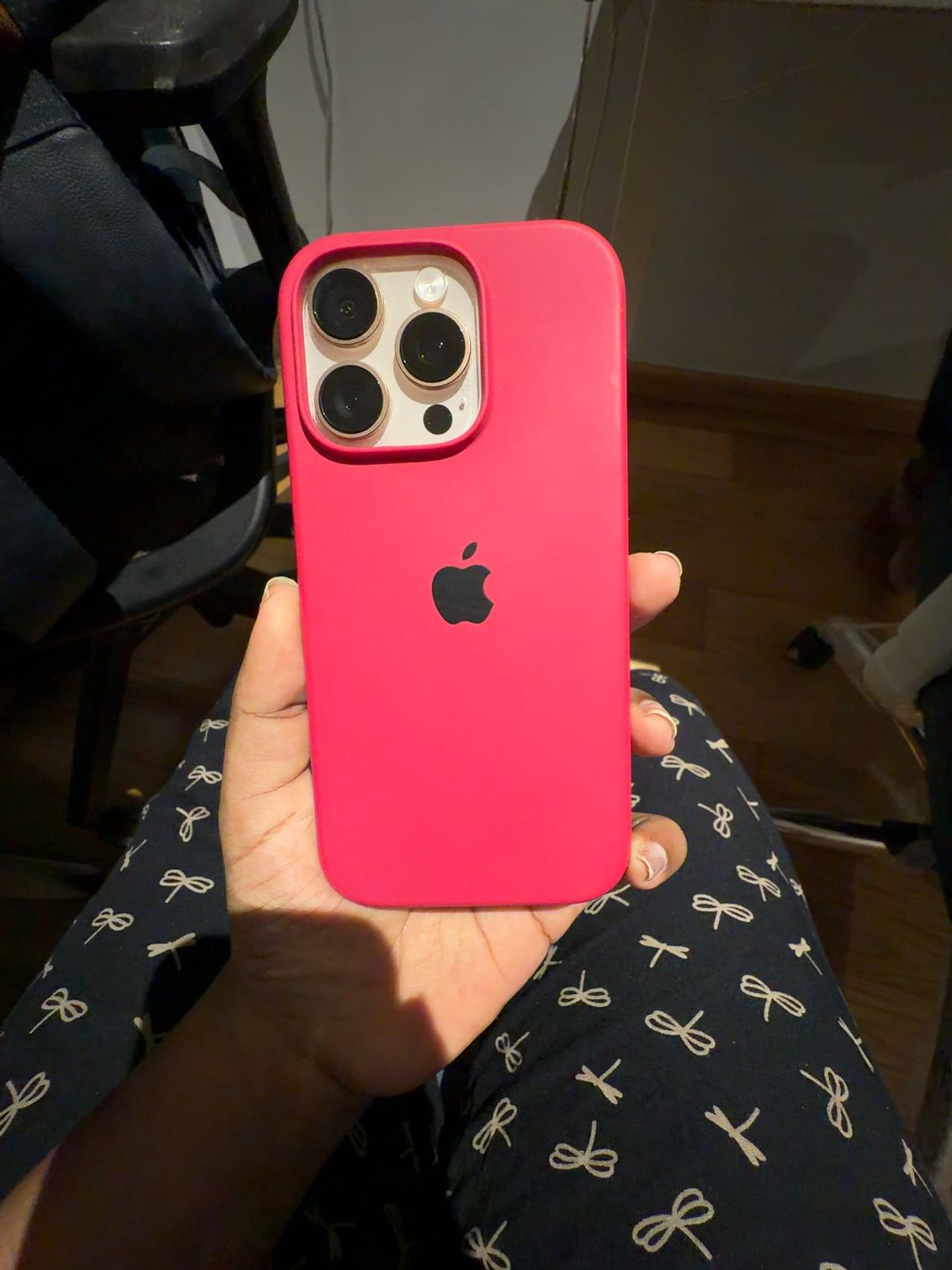 Apple iPhone 16 Pro Max Hot Pink Silicone Case