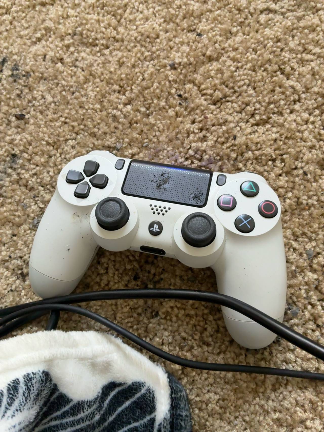 Sony PlayStation 4 DualShock 4 Wireless Controller White