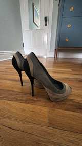 Gucci Suede Peep Toe Pumps - Image 3